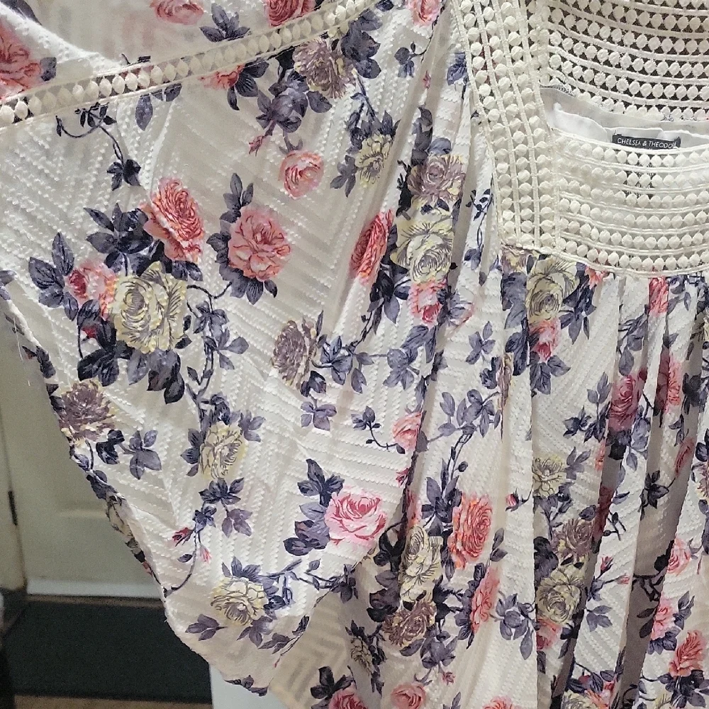 Chelsea & Theodore Floral Blouse with Crochet Detail - Picture 3 of 6